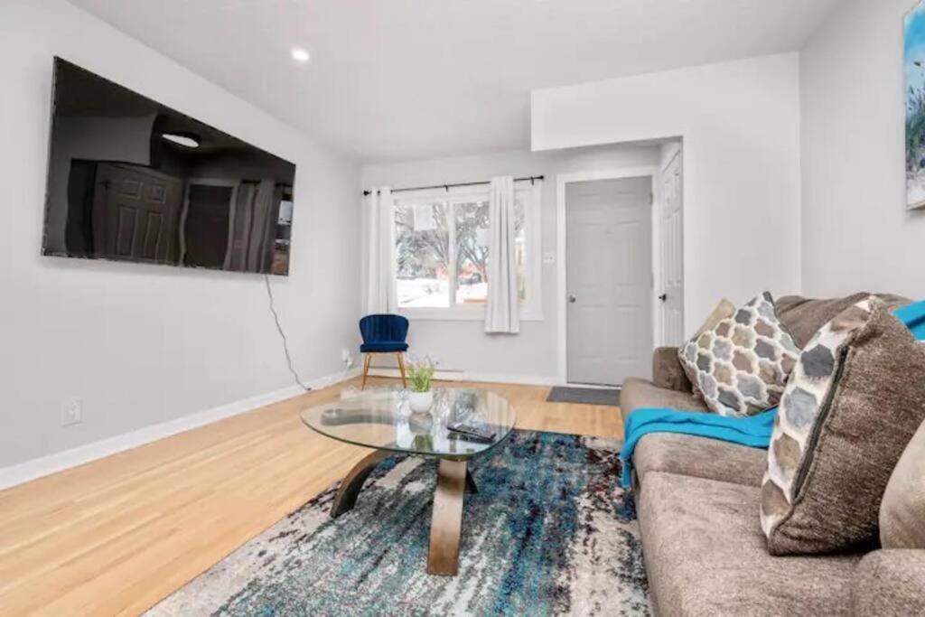Accessible/Petfriendly-2Bedsuite YYC Buitenkant foto