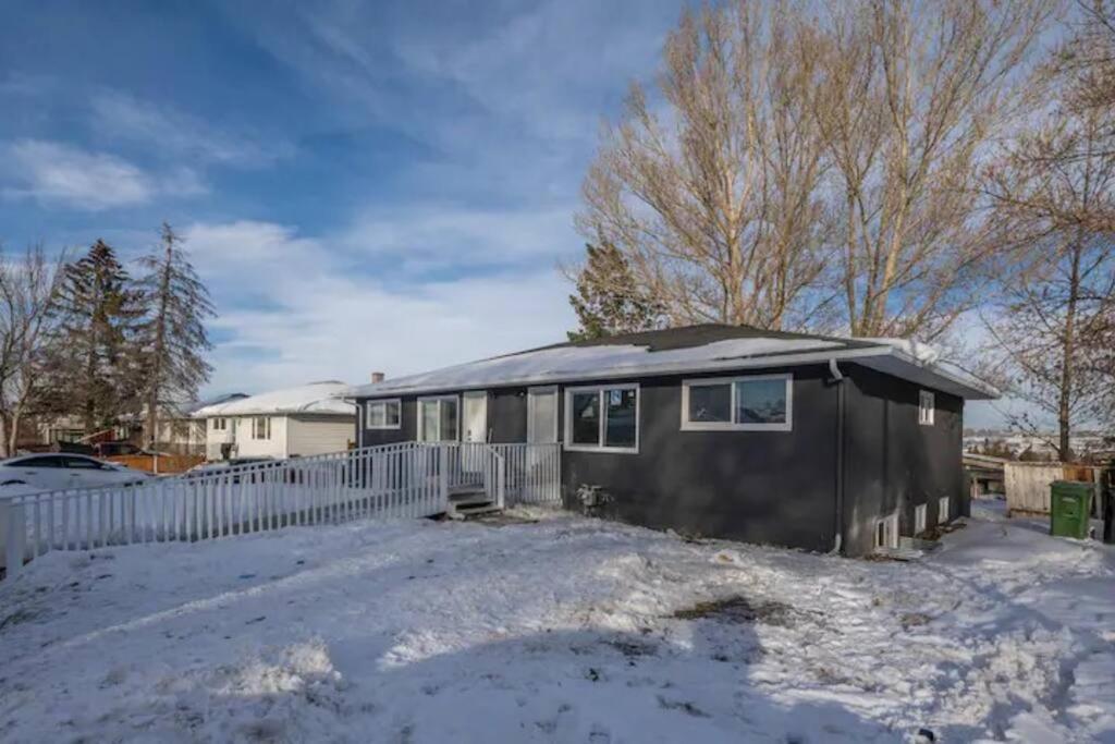 Accessible/Petfriendly-2Bedsuite YYC Buitenkant foto
