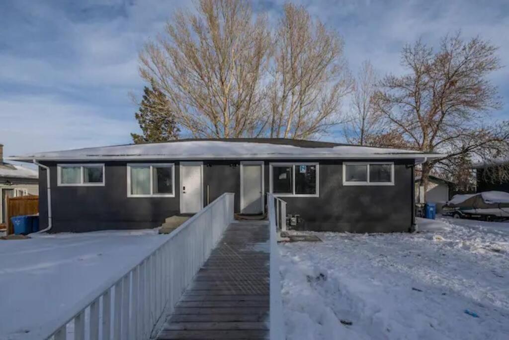 Accessible/Petfriendly-2Bedsuite YYC Buitenkant foto